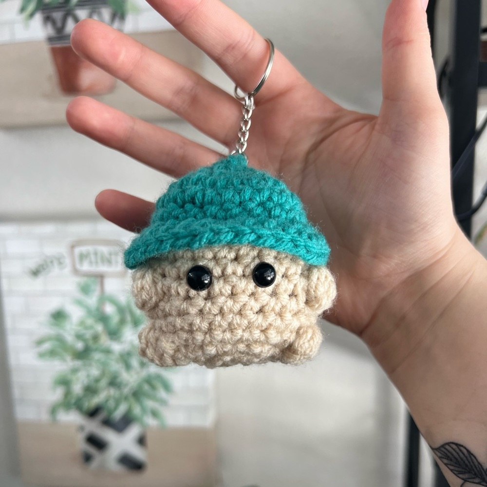 Handmade 💙 teal mushroom boi keychain